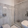 Photo 5: en suite bathroom
