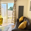 Photo 10: Lounge