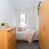 Photo 18: room 5