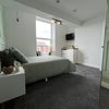 Photo 4: Room 9