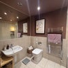 Photo 4: Shared bathroom 