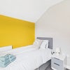 Photo 3: Room 4 