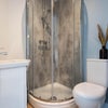 Photo 3: Private ensuite 