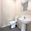 Photo 4: Room 5 Ensuite