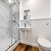 Photo 13: Room 14 En-suite