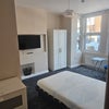 Photo 8: Room 7