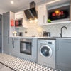 Photo 7: Kitchen