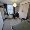 Photo 7: Bedroom