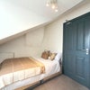Photo 11: ROOM 4