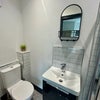 Photo 15: Room 6 - en-suite 