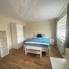 Photo 5: Large double en-suite