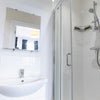 Photo 6: Room 1 (ensuite)