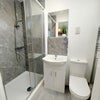 Photo 5: Ensuite