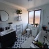 Photo 2: Bathroom 