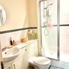 Photo 4: En suite