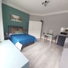 Photo 3: Room 1, En-suite room