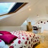 Photo 6: ROOM 2