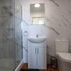 Photo 10: Room 1 ensuite