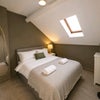 Photo 6: Room 4