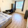 Photo 3: Ensuite room