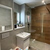 Photo 4: Private bathroom 