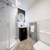 Photo 2: En-Suite