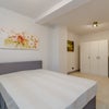 Photo 6: Bedroom