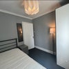 Photo 2: Spacious Single