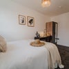 Photo 3: Room 4 En Suite