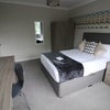 Photo 5: Room 6 (available 02/10)