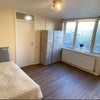 Photo 9: room F