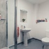 Photo 3: En-suite Bathroom