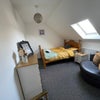 Photo 7: Room 6 - 2nd Floor En-Suite