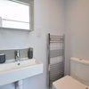 Photo 5: Private En-suite