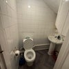 Photo 2: washroom