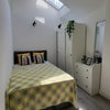 Photo 6: Room 2, En-suite room