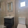 Photo 2: En Suite