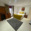 Photo 11: Room 4