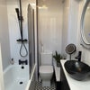 Photo 4: En suite 