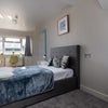 Photo 7: Bright & airy en-suite room