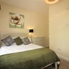 Photo 2: Room 4 (available 13/10)