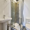 Photo 2: En suite 