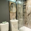 Photo 3: En suite