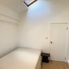 Photo 8: room C