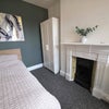 Photo 9: Room 4