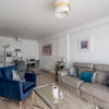Photo 2: Livingroom