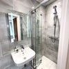 Photo 7: Kusama en suite - shower 
