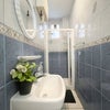 Photo 10: 1 Communal bathroom