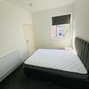Photo 2: Large En Suite Room