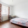 Photo 2: room d